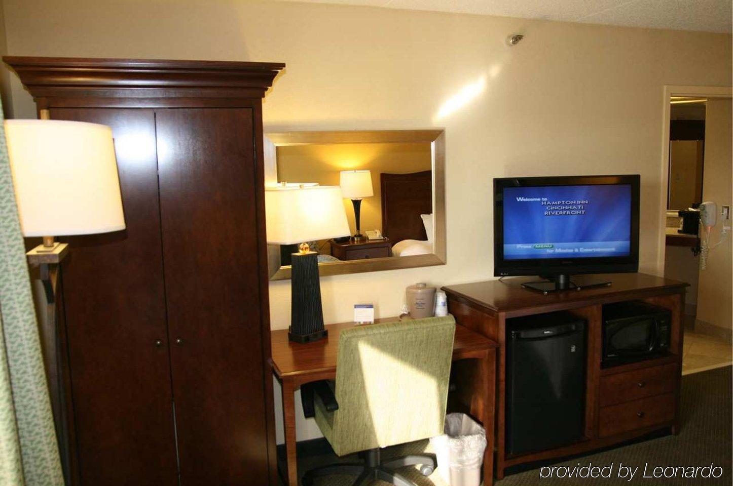 Holiday Inn Express & Suites Cincinnati Riverfront, An Ihg Hotel Covington Habitación foto